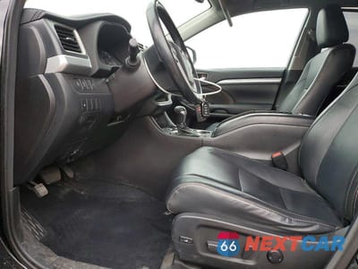 Zdjęcie 7 z 12 samochodu: 2018 TOYOTA HIGHLANDER XLE VIN:5TDJZRFH6JS857871 - miniatura