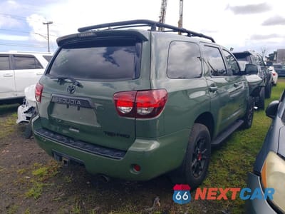 Trzecie zdjęcie samochodu z tyłu: 2020 TOYOTA SEQUOIA SR5 VIN:5TDBY5G1XLS177427 - miniatura