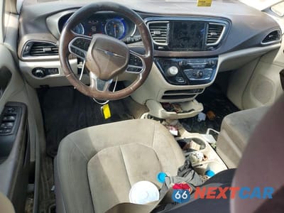 Zdjęcie 8 z 13 samochodu: 2019 CHRYSLER PACIFICA TOURING VIN:2C4RC1DG8KR702040 - miniatura