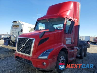 Drugie zdjęcie samochodu z przodu: 2020 VOLVO VNR SEMI TRUCK VIN:4V4WC9EG5LN225375 - miniatura