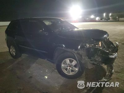 Czwarte zdjęcie samochodu z boku: 2013 JEEP GRAND CHEROKEE LAREDO VIN:1C4RJEAG0DC588001 - miniatura