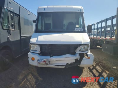 Piąte zdjęcie samochodu w środku: 2013 ISUZU NPR VIN:JALB4T17XD7W00482 - miniatura