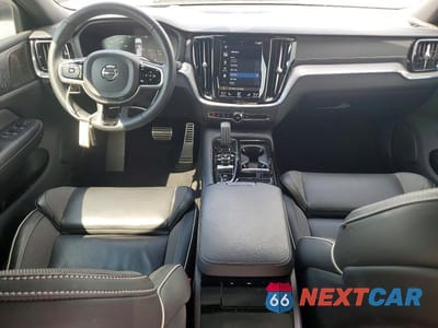 Zdjęcie 8 z 11 samochodu: 2022 VOLVO S60 T8 RECHARGE R-DESIGN VIN:7JRH60FD1NG192508 - miniatura