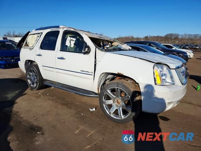 Czwarte zdjęcie samochodu z boku: 2007 GMC YUKON DENALI VIN:1GKFK638X7J243817 - miniatura