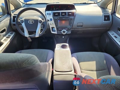 Zdjęcie 8 z 12 samochodu: 2013 TOYOTA PRIUS V THREE VIN:JTDZN3EU1D3187372 - miniatura