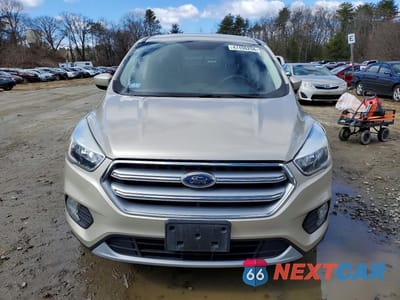 Piąte zdjęcie samochodu w środku: 2017 FORD ESCAPE SE VIN:1FMCU9GD0HUA73335 - miniatura