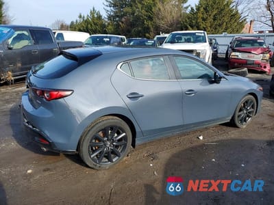 Trzecie zdjęcie samochodu z tyłu: 2024 MAZDA 3 PREFERRED VIN:JM1BPBLM5R1651680 - miniatura