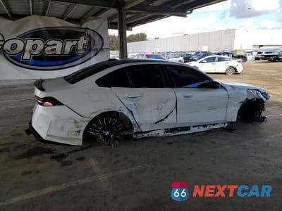 Trzecie zdjęcie samochodu z tyłu: 2025 BMW M5 VIN:WBS83FK01SCT27933 - miniatura