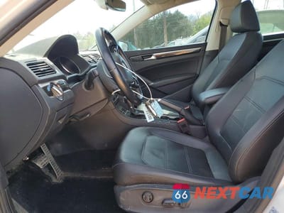 Zdjęcie 7 z 12 samochodu: 2019 VOLKSWAGEN PASSAT SE R-LINE VIN:1VWMA7A36KC002575 - miniatura