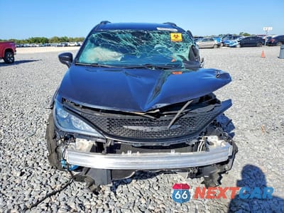 Piąte zdjęcie samochodu w środku: 2019 CHRYSLER PACIFICA TOURING L VIN:2C4RC1BG9KR638870 - miniatura