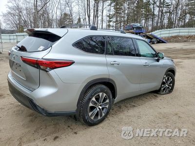 Trzecie zdjęcie samochodu z tyłu: 2022 TOYOTA HIGHLANDER XLE VIN:5TDGZRBH8NS236556 - miniatura