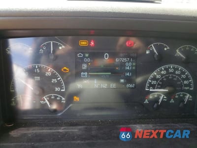 Zdjęcie 8 z 10 samochodu: 2021 VOLVO VN VNL VIN:4V4NC9EH4MN248460 - miniatura