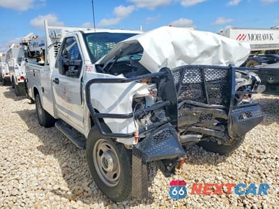 Czwarte zdjęcie samochodu z boku: 2021 FORD F350 SUPER DUTY VIN:1FDRF3F64MED51405 - miniatura