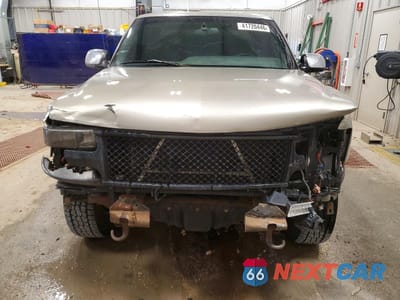 Piąte zdjęcie samochodu w środku: 2000 CHEVROLET SILVERADO K1500 VIN:1GCEK19T1YE338864 - miniatura