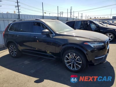 Czwarte zdjęcie samochodu z boku: 2018 VOLVO XC90 T6 VIN:YV4A22PK7J1214526 - miniatura