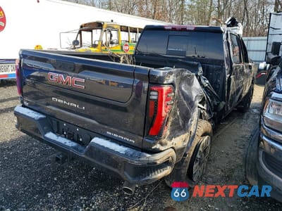 Trzecie zdjęcie samochodu z tyłu: 2025 GMC SIERRA K2500 DENALI VIN:1GT4URE78SF370953 - miniatura