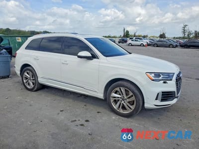 Czwarte zdjęcie samochodu z boku: 2021 AUDI Q7 PREMIUM PLUS VIN:WA1LXAF7XMD014161 - miniatura