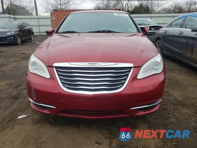 Piąte zdjęcie samochodu w środku: 2013 CHRYSLER 200 LX VIN:1C3CCBAG1DN767865 - miniatura