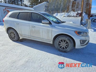 Czwarte zdjęcie samochodu z boku: 2017 VOLVO XC60 T6 R-DESIGN PREMIER VIN:YV449MRP0H2134552 - miniatura