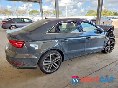 Trzecie zdjęcie samochodu z tyłu: 2019 AUDI A3 PREMIUM VIN:WAUAUGFF1K1024377 - miniatura