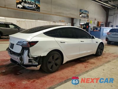Trzecie zdjęcie samochodu z tyłu: 2021 TESLA MODEL 3 VIN:5YJ3E1EB3MF917956 - miniatura