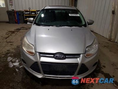 Piąte zdjęcie samochodu w środku: 2014 FORD FOCUS SE VIN:1FADP3F21EL312511 - miniatura