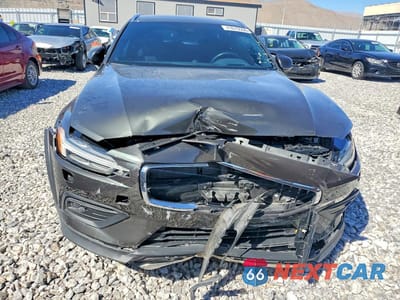 Piąte zdjęcie samochodu w środku: 2022 VOLVO V60 CROSS COUNTRY T5 MOMENTUM VIN:YV4102WK7N2092595 - miniatura