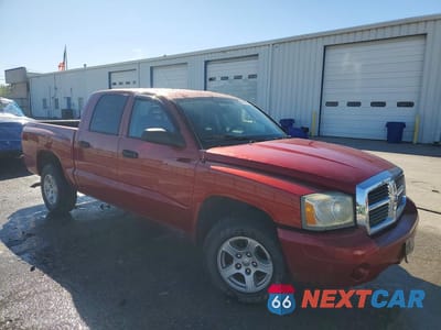 Czwarte zdjęcie samochodu z boku: 2007 DODGE DAKOTA QUAD SLT VIN:1D7HE48K57S117692 - miniatura