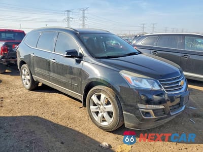 Czwarte zdjęcie samochodu z boku: 2017 CHEVROLET TRAVERSE LT VIN:1GNKRGKDXHJ161850 - miniatura