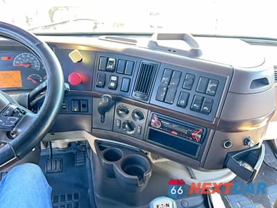 Zdjęcie 9 z 14 samochodu: 2014 VOLVO VNL TRUCKS SEMI TRUCK VIN:4V4NC9TJ6EN177222 - miniatura