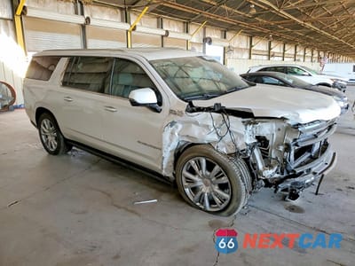 Czwarte zdjęcie samochodu z boku: 2023 CHEVROLET SUBURBAN K1500 HIGH COUNTRY VIN:1GNSKGKL9PR546960 - miniatura