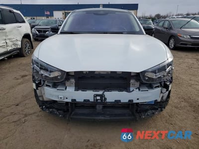 Piąte zdjęcie samochodu w środku: 2025 FORD MUSTANG MACH-E PREMIUM VIN:3FMTK3SU0SMA17708 - miniatura