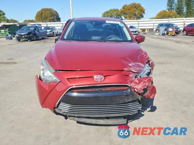 Piąte zdjęcie samochodu w środku: 2018 TOYOTA YARIS IA BASE VIN:3MYDLBYV1JY333627 - miniatura