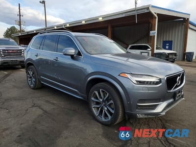 Czwarte zdjęcie samochodu z boku: 2019 VOLVO XC90 T6 MOMENTUM VIN:YV4A22PK9K1446935 - miniatura