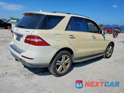Trzecie zdjęcie samochodu z tyłu: 2013 MERCEDES-BENZ ML 350 4MATIC VIN:4JGDA5HB9DA196114 - miniatura