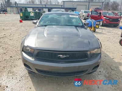 Piąte zdjęcie samochodu w środku: 2010 FORD MUSTANG VIN:1ZVBP8AN6A5136065 - miniatura