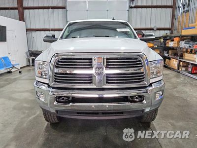 Piąte zdjęcie samochodu w środku: 2017 RAM 2500 SLT VIN:3C6UR5DL2HG680359 - miniatura