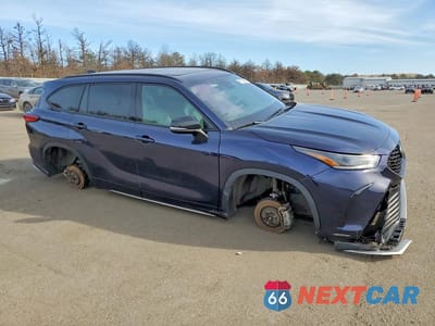 Czwarte zdjęcie samochodu z boku: 2023 TOYOTA HIGHLANDER XSE VIN:5TDKDRBH9PS002695 - miniatura