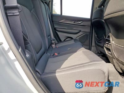 Zdjęcie 11 z 13 samochodu: 2023 JEEP GRAND CHEROKEE LAREDO VIN:1C4RJHAG6P8910357 - miniatura