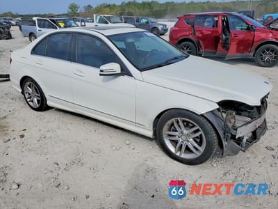 Czwarte zdjęcie samochodu z boku: 2012 MERCEDES-BENZ C 300 4MATIC VIN:WDDGF8BB7CR200647 - miniatura