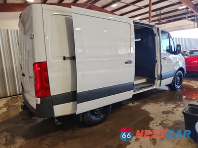 Trzecie zdjęcie samochodu z tyłu: 2024 MERCEDES BENZ SPRINTER 2500 907 (VS30) DELIVERY VAN VIN:W1Y4KBHY0RT184509 - miniatura