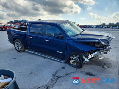 Czwarte zdjęcie samochodu z boku: 2020 RAM 1500 BIG HORN VIN:1C6SRFFTXLN242425 - miniatura