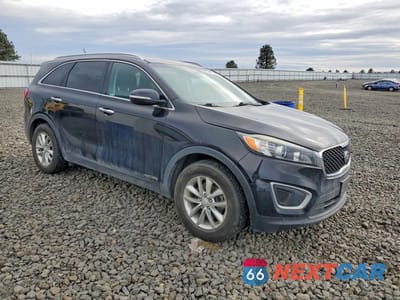 Czwarte zdjęcie samochodu z boku: 2016 KIA SORENTO LX V6 VIN:5XYPGDA56GG131725 - miniatura
