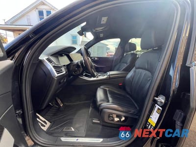 Zdjęcie 9 z 10 samochodu: 2022 BMW X5 M50I VIN:5UXJU4C07N9K43432 - miniatura