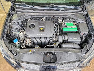 Zdjęcie 11 z 13 samochodu: 2017 HYUNDAI ELANTRA LIMITED VIN:5NPD84LFXHH116807 - miniatura