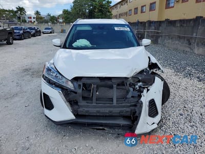 Piąte zdjęcie samochodu w środku: 2023 NISSAN KICKS SV VIN:3N1CP5CV0PL564311 - miniatura