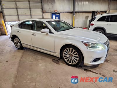 Czwarte zdjęcie samochodu z boku: 2017 LEXUS LS 460 BASE VIN:JTHCL5EF6H5028610 - miniatura