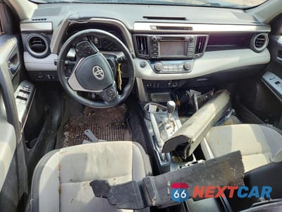 Zdjęcie 8 z 14 samochodu: 2018 TOYOTA RAV4 XLE VIN:JTMRFREV0JJ252180 - miniatura