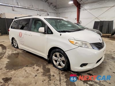 Czwarte zdjęcie samochodu z boku: 2011 TOYOTA SIENNA LE VIN:5TDKK3DC6BS040169 - miniatura