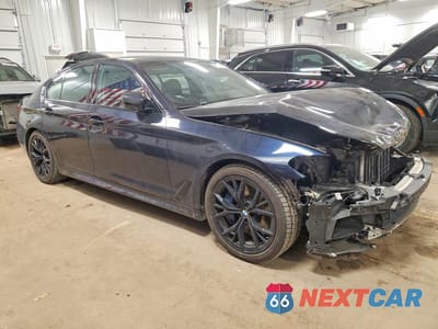 Czwarte zdjęcie samochodu z boku: 2021 BMW M550XI VIN:WBA13BK09MCF28578 - miniatura